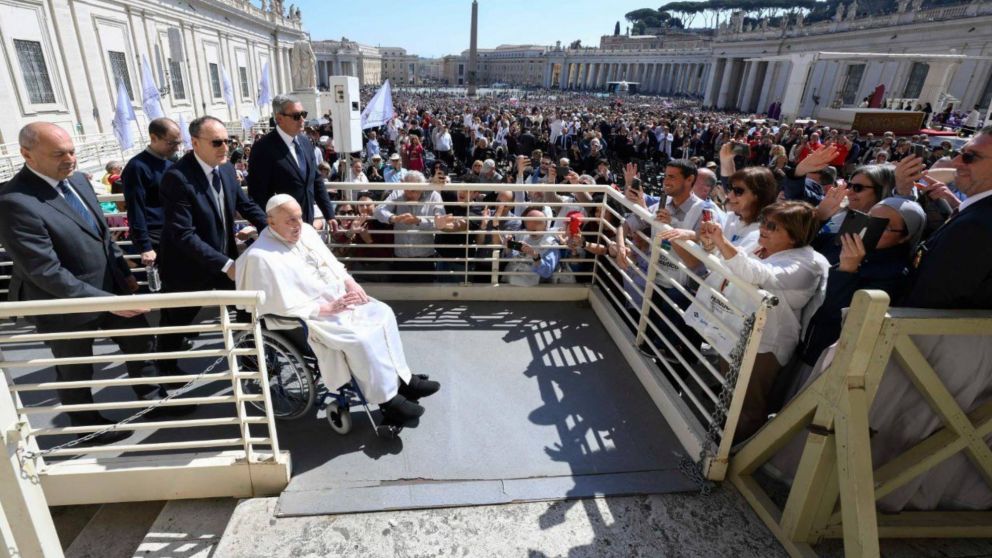 ¡VIDEO! Así fue la vuelta del Papa Francisco a un acto público