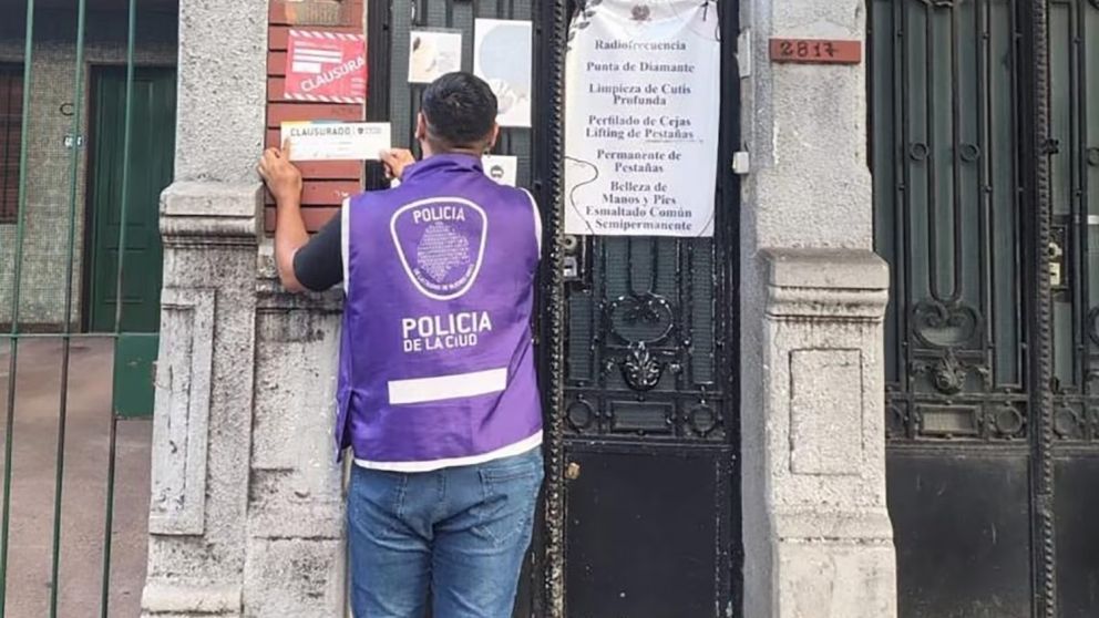 Con la evidencia reunida, la fiscalía solicitó una orden de allanamiento, que fue autorizada por el Juzgado Penal, Contravencional y de Faltas Nº2, a cargo del juez José Beguelin.