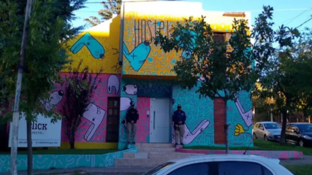 La Policía Federal en el lugar del allanamiento (Foto La Nueva Provincia).