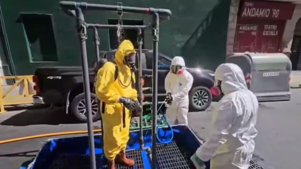 Personal autorizado desinfect� el lugar tras el derrame de la sustancia t�xica.
