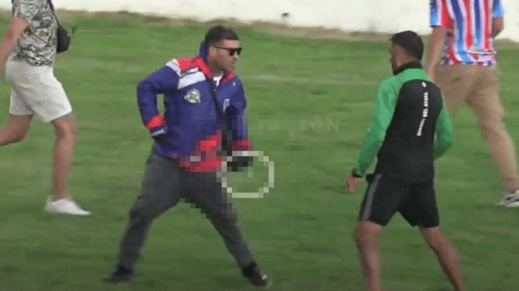 Un hincha se metió con un cuchillo en un partido en Mendoza y es buscado por la justicia.