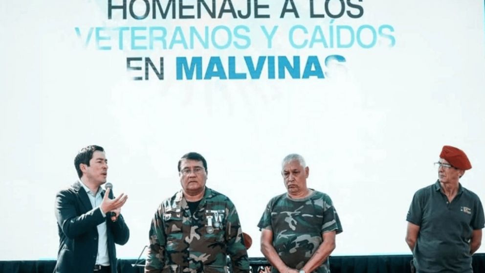 Malvinas Argentinas rindió homenaje a los héroes del a gesta de Malvinas en su 43° aniversario