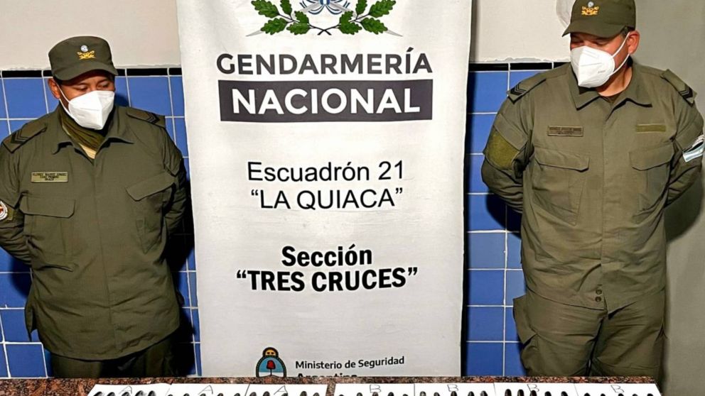 Mulas: así dos ciudanos bolivianos llevaban 2 kilos de cocaína en 182 cápsulas