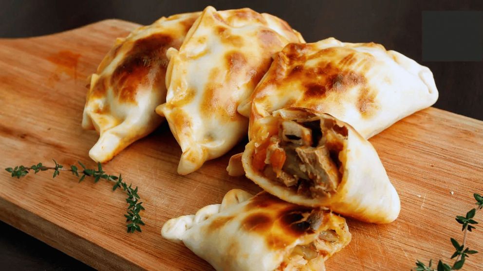 Empanadas súper sabrosas con un corte de segunda mano.