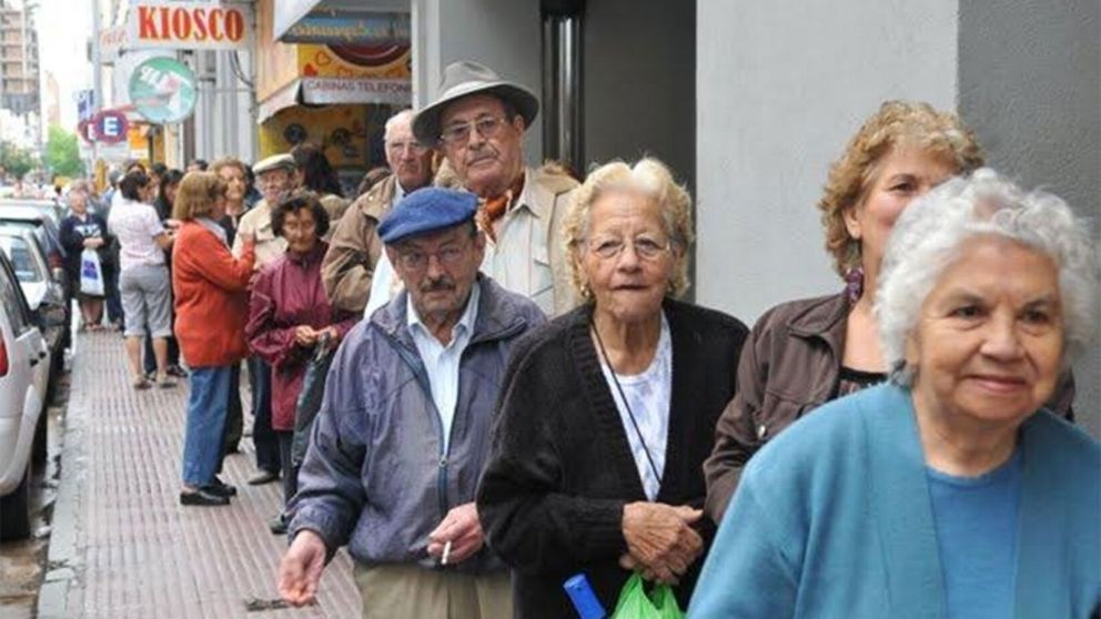 El Gobierno oficializó un aumento del 2,4% de los haberes mínimos para jubilados a partir de abril (Imagen ilustrativa).
