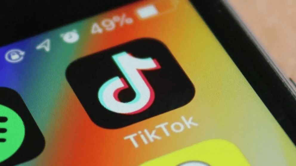 Investigan si un reto de TikTok terminó con la vida de un nene.