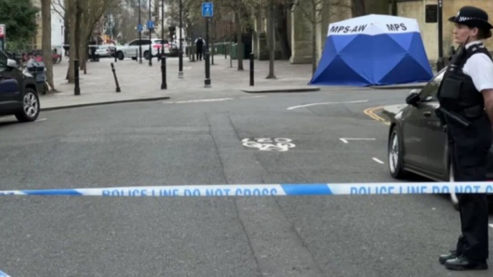 Escalofriante situación se vivió en la puerta de una iglesia de Londres (BBC).