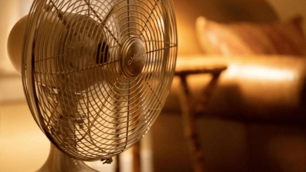El “truco” para que el ventilador de tu casa enfríe como si fuera un aire acondicionado