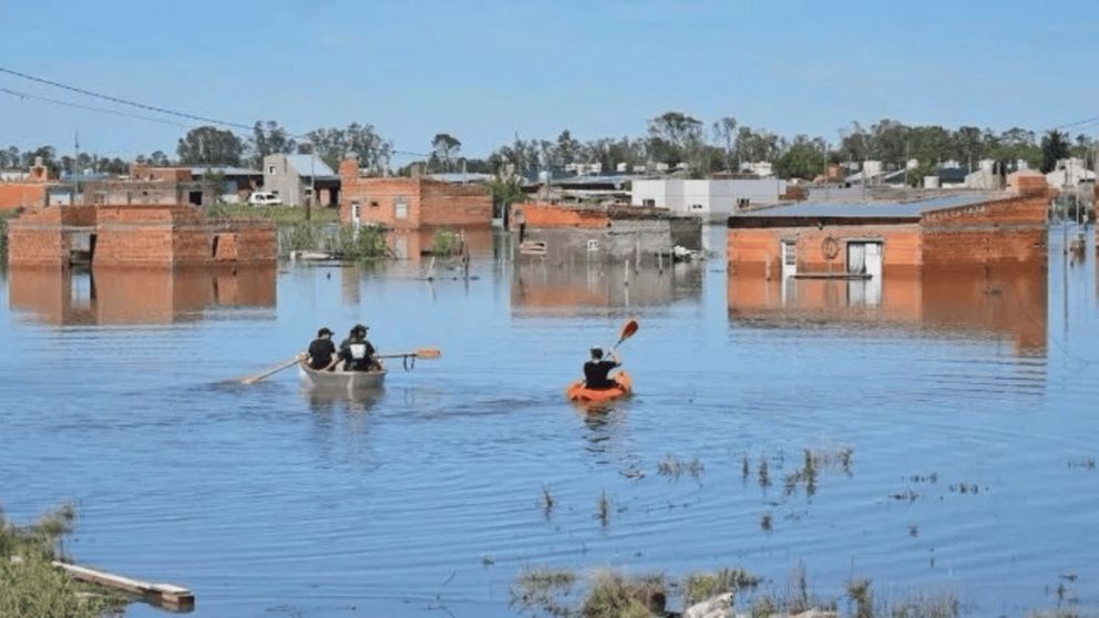 El Gobierno confirmó la creación de un fondo de 200 millones de pesos para asistir a los damnificados por el temporal en Bahía Blanca (Imagen Reuters).