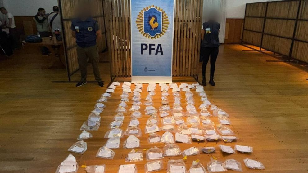 Detienen a 115 personas en fiesta clandestina con gran cantidad de drogas