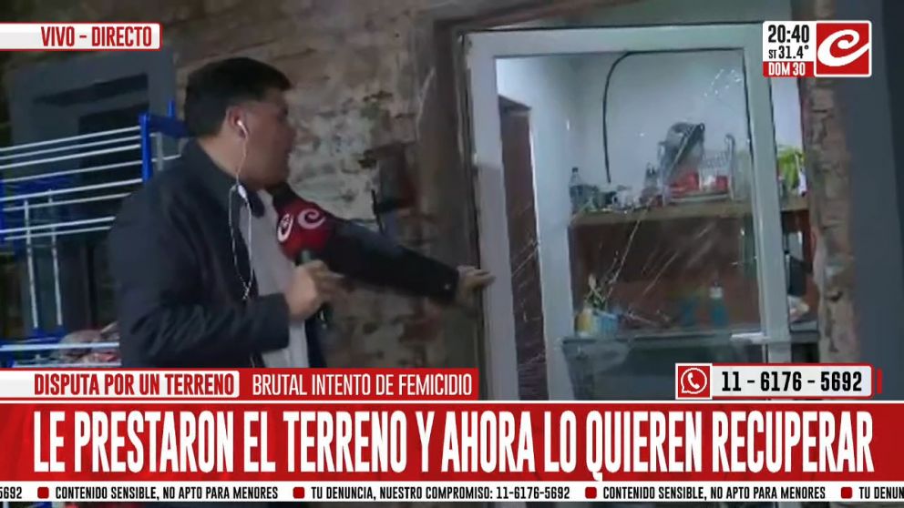 El vidrio de la casa totalmente baleado.