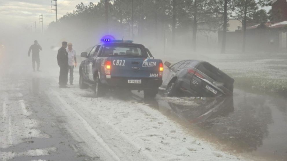 Feroz temporal de lluvia, viento y granizo azotó el sur de Santa Fe y Córdoba (Gentileza Rosario 3).