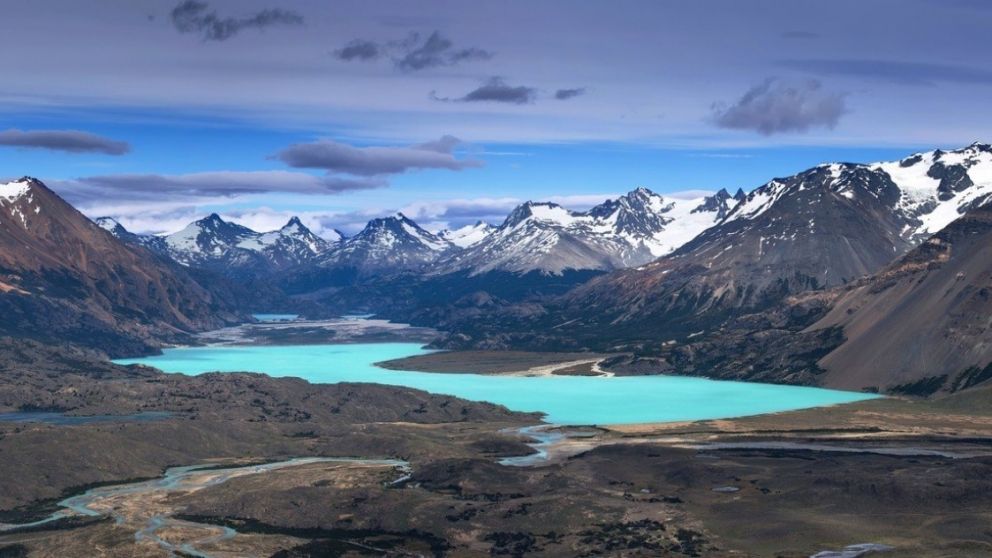 Los guías de turismo y trabajadores de los Parques Nacionales rechazaron la decisión del Gobierno de desregular los servicios dentro de las áreas protegidas.