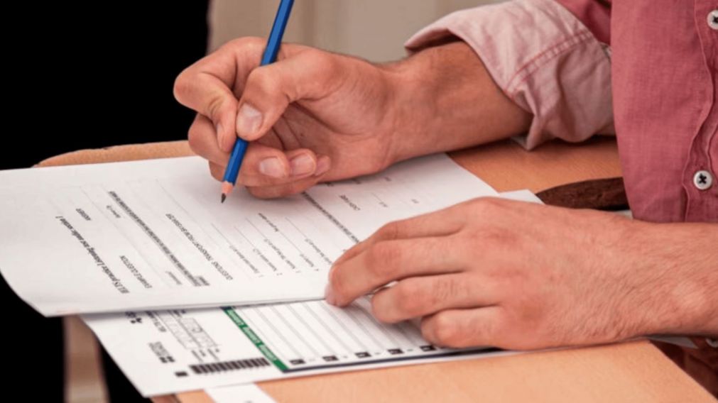 El docente le pedía encuentros a una menor a cambio de mejorar sus notas.