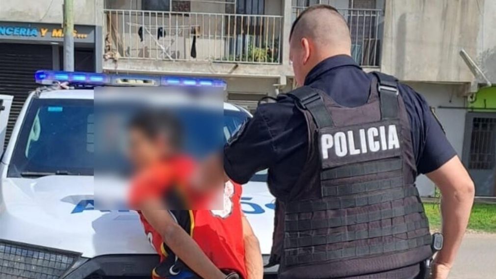 Este es el individuo que fue capturado por los investigadores policiales.