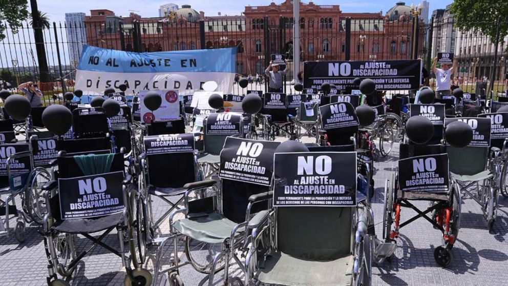 La oposición busca darle prioridad a la cuestión de la discapacidad.