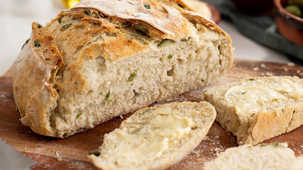 Ni cremona ni libritos: receta de pan de aceituna, fácil y novedosa para la merienda o la picada.