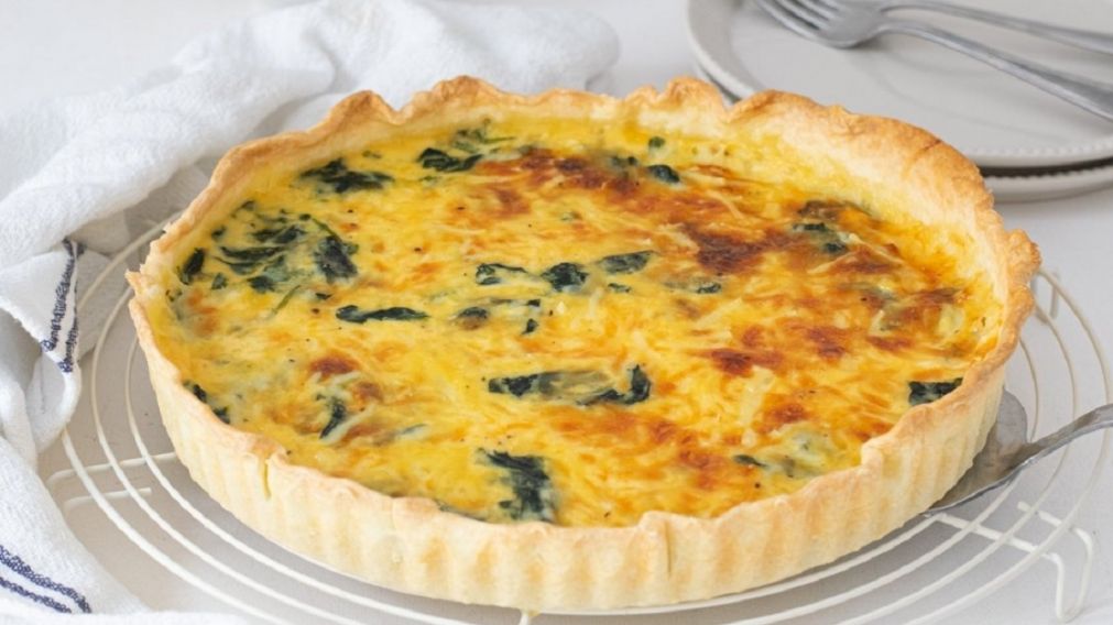 Tarta de atún y espinaca: una receta saludable para "salvar" la comida.