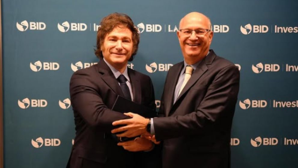 Javier Milei junto al residente del Banco Interamericano de Desarrollo (BID), Ilan Golfajn.