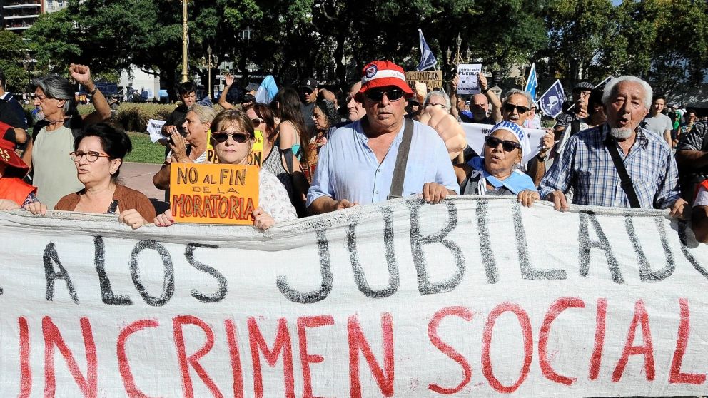 La marcha de jubilados al Congreso se sigue realizando todos los miércoles.