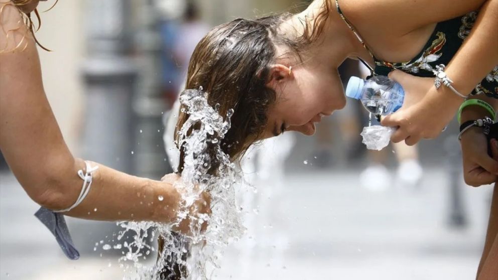 El Servicio Meteorológico Nacional emitió alertas por temperaturas extremas para varias provincias y la ciudad de Buenos Aires.
