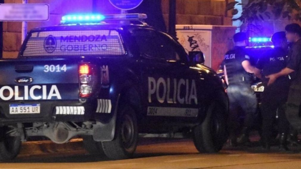 La policía acudió al lugar tras el llamado de vecinos al 911 (imagen ilustrativa).