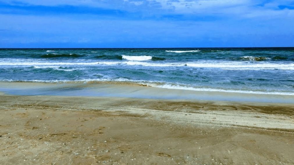 Un paraíso "desconocido" de Buenos Aires: playas inmensas y un faro digno de película.