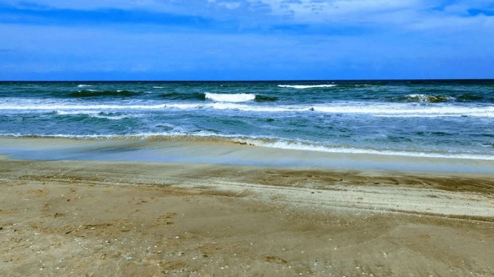 Un paraíso "desconocido" de Buenos Aires: playas inmensas y un faro digno de película.
