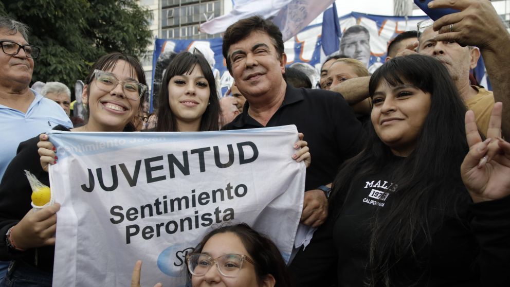 El intendente de La Matanza, Fernando Espinoza, participó de la emblemática marcha hacia Plaza de Mayo a 49 años del último golpe de Estado.