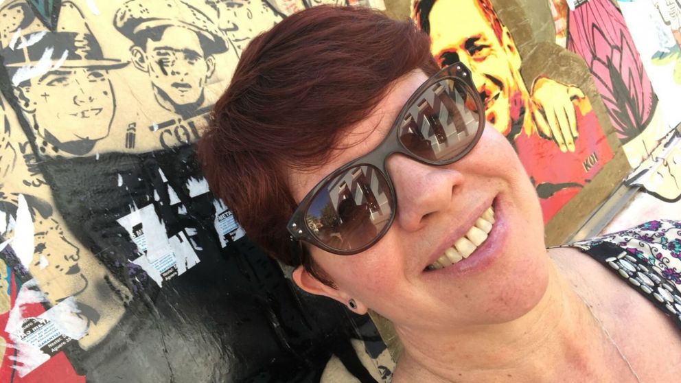 M�nica est� en Canc�n a la espera de ser operada.