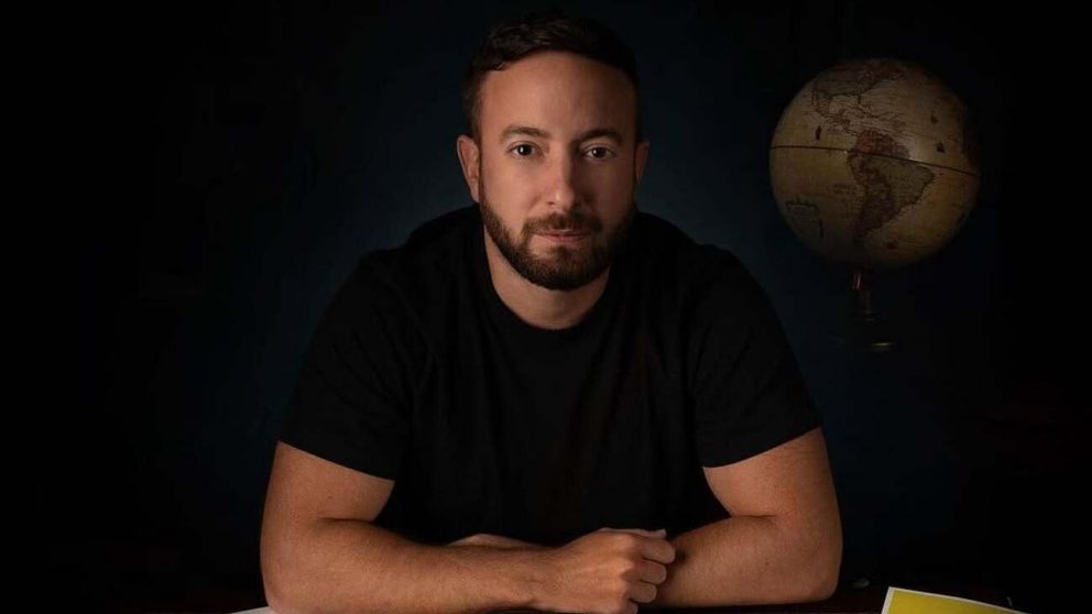 Agustín Laje es licenciado en Ciencia Política y máster en Filosofía.