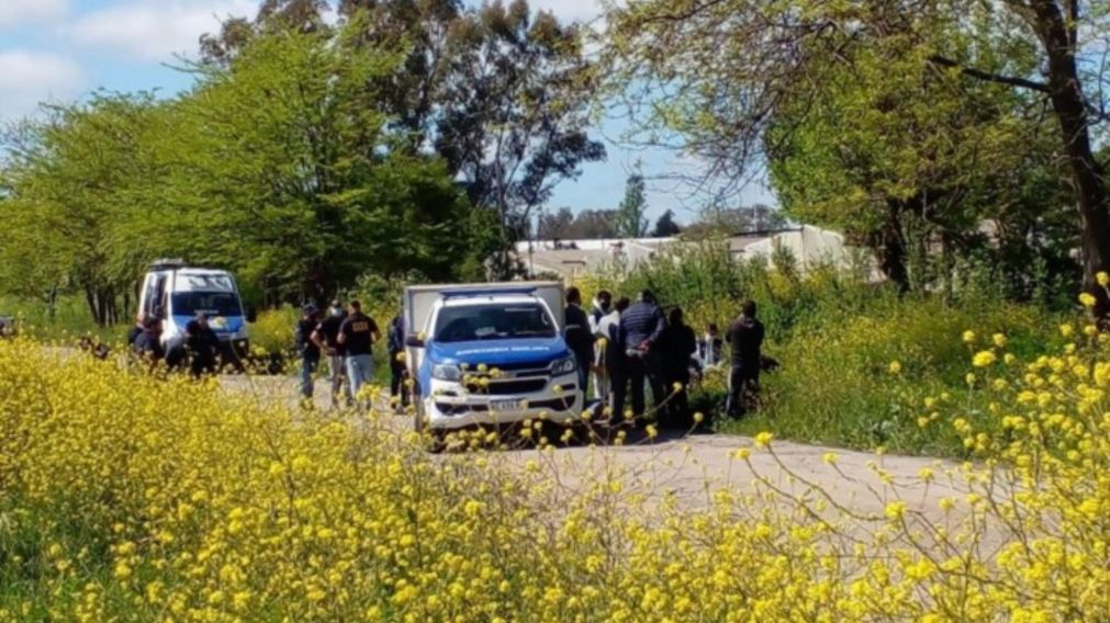 Los polic�as realizaron diferentes procedimientos para esclarecer el crimen.