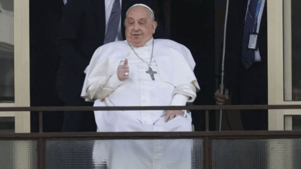 Video emotivo: as� el Papa Francisco salud� a los fieles tras haber recibido el alta m�dica