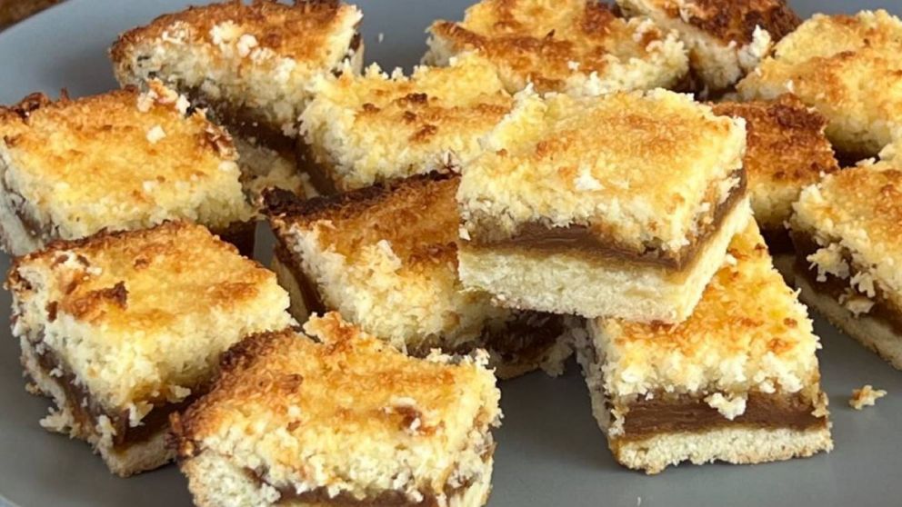 Perfectos para el mate: Receta de deliciosos cuadraditos de coco y dulce de leche