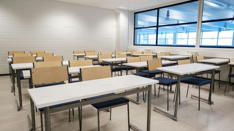 El alumno llevó un liquidó que contenía una sustancia que los intoxicó, lo que generó la reacción física de sus compañeros de clases.