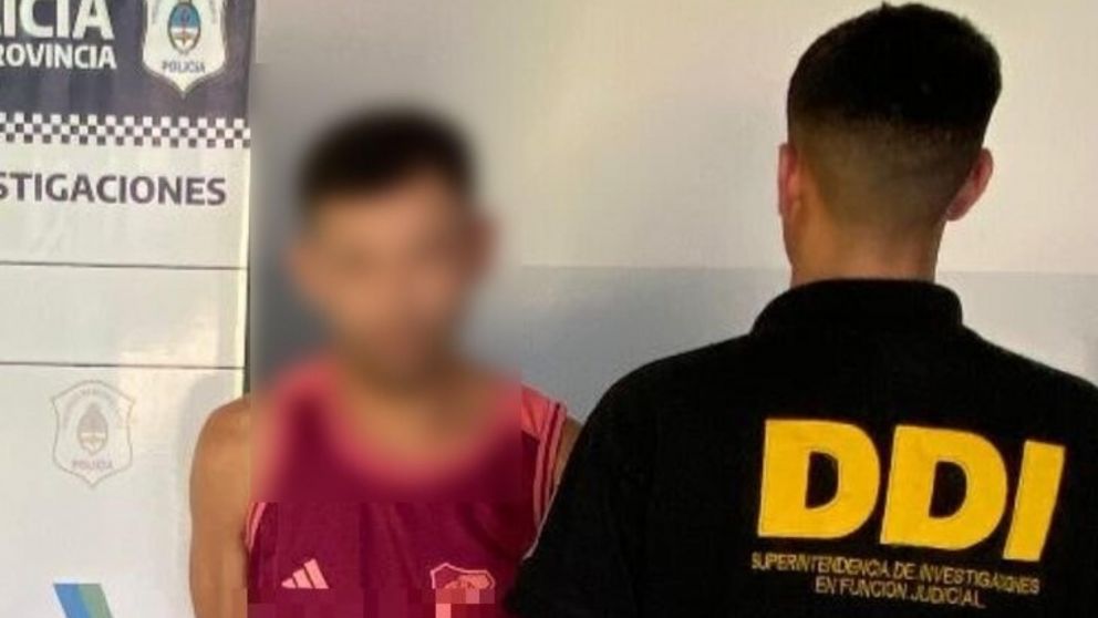 Este es el individuo que fue apresado por los investigadores policiales.
