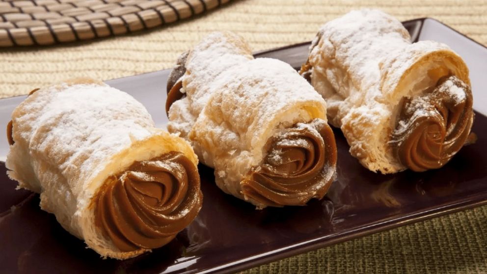La manera más sencilla de hacer cañoncitos de dulce de leche.