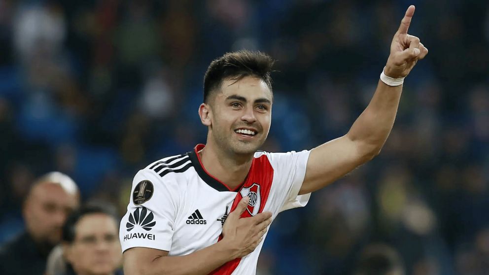 Gonzalo "Pity" Martínez le firmó su camiseta a un nene y se la robaron.