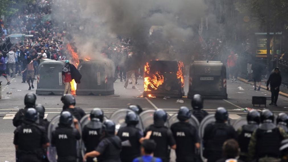 El ministerio de Seguridad ofrece una recompensa para quienes aporten datos para identificar a los autores de los disturbios en el Congreso (Imagen AFP).