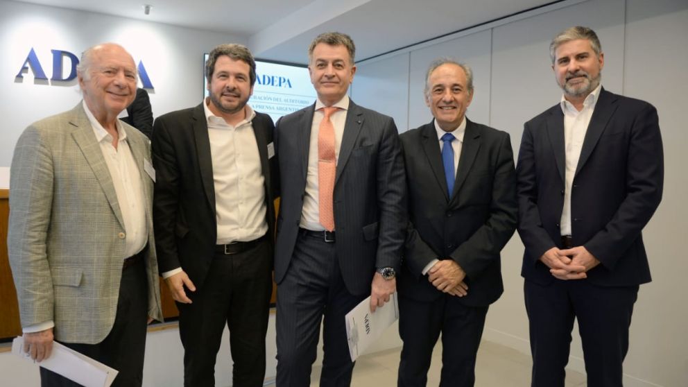 Héctor Lebensohn, diario Democracia de Junín; Martín Ancarola, PAE; Marcelo Carbone, vicepresidente de Grupo Olmos; Hugo Ferrer, director de Grupo Crónica; Marcelo Alvarez, Barrick.