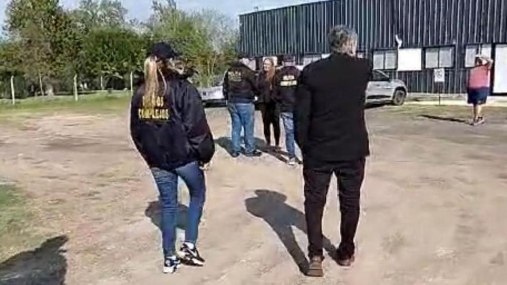 Imputan al ex intendente de La Plata Julio Garro por 400 loteos ilegales y efectúan numerosos allanamientos.
