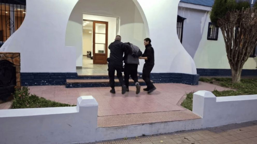 Incendiaron el auto de un Juez y detuvieron a un sospechoso en Río Gallegos.