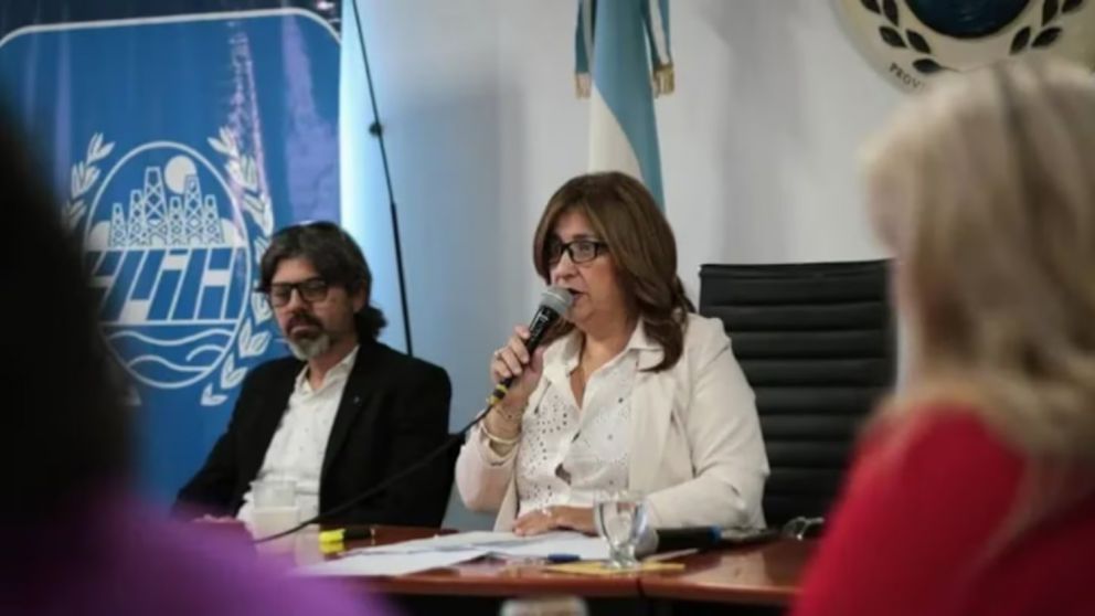 La intendenta Daniela Salzotto fue agredida por el presidente del Concejo Deliberante, a la izquierda de la imagen.