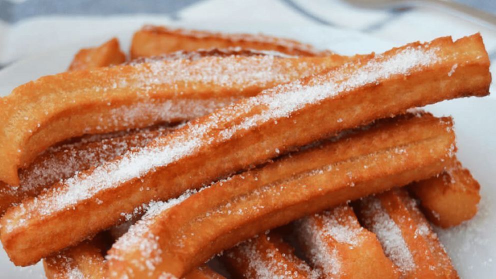 Convertite en el rey de la merienda con estos sencillos churros.