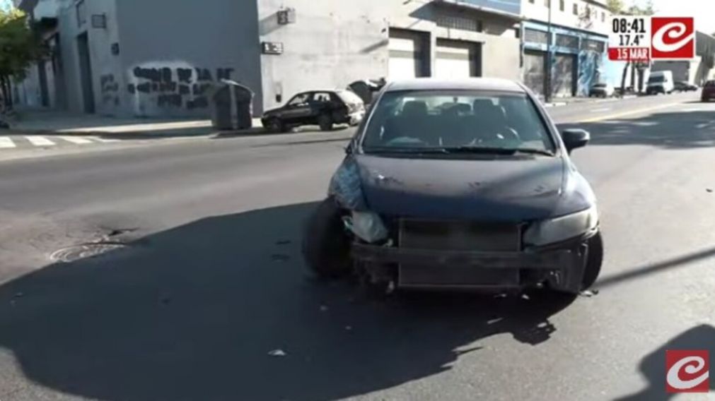 El violento choque se produjo en el barrio de Parque Patricios (Captura de TV).