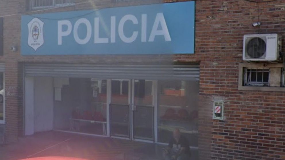 Los miembros de esta comisaría investigan lo sucedido.