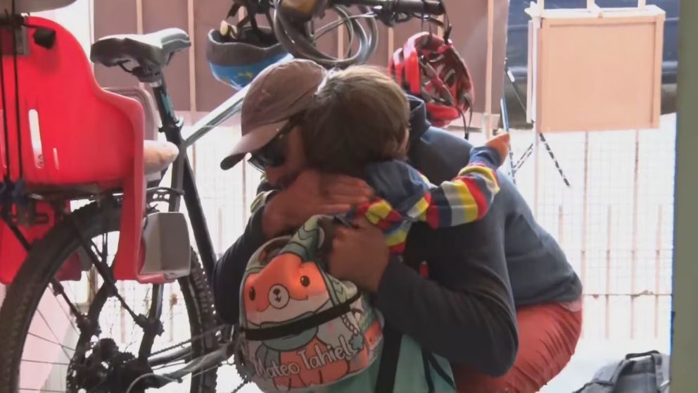 "Es como empezar de cero": la emocionante vuelta a clases tras la tragedia climática en Bahía Blanca