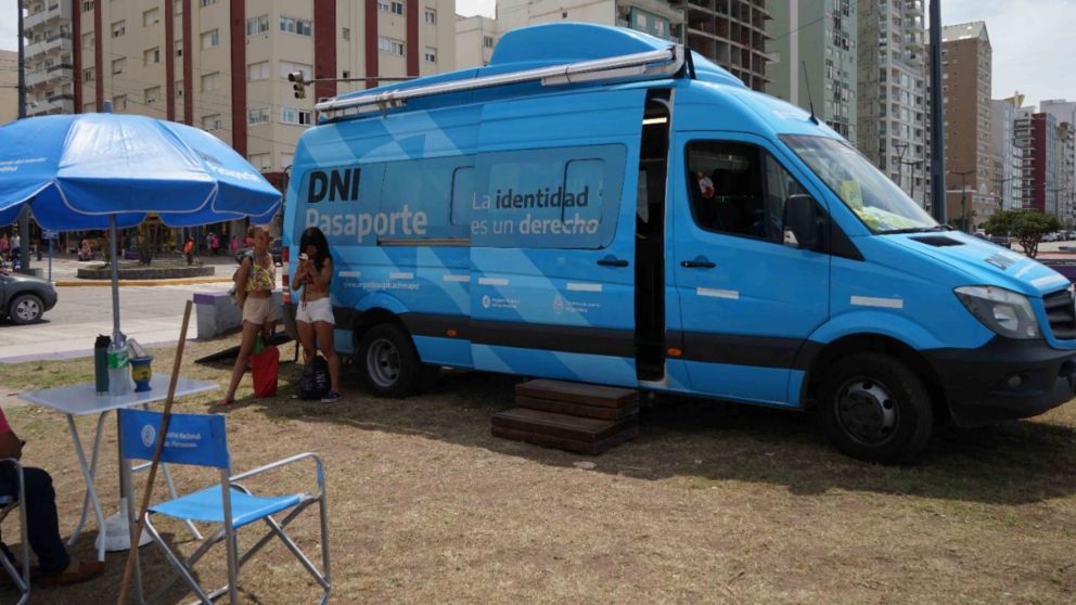 Inundaciones en Bahía Blanca: el RENAPER entregará 350 DNI gratis por día a los damnificados