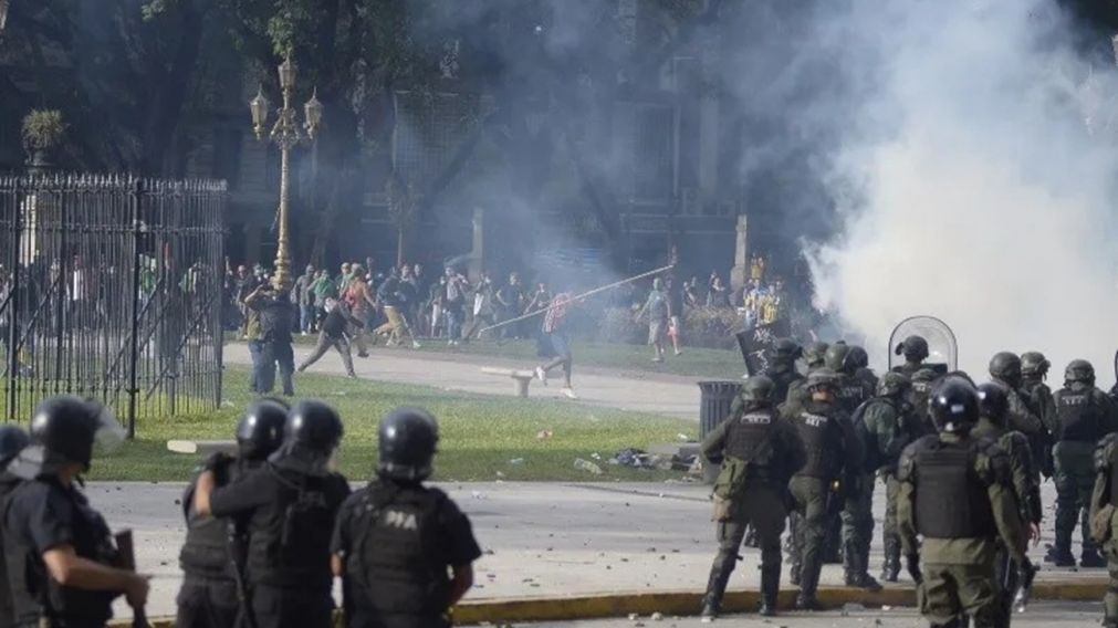 El Gobierno presentó una denuncia por sedición y asociación ilícita por los incidentes en el Congreso.