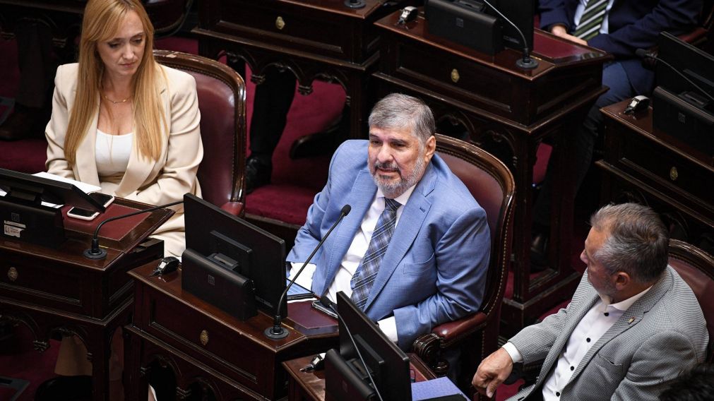 José Mayans puso la firma en el dictamen a favor del pliego de García Mansilla para poder llevar el debate al recinto.